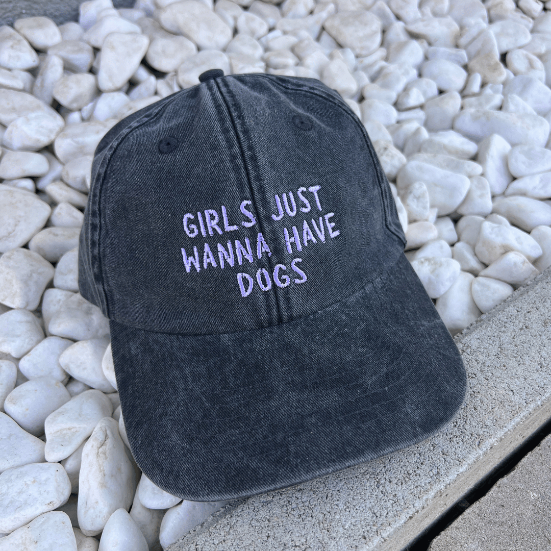 "girls just wanna have dogs" Cap Vintage Black